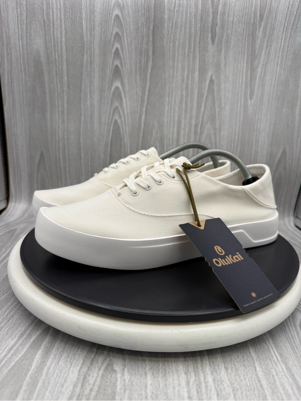 Olukai Tradewind Mens Size 10 Off White Casual Shoes Lightweight Canvas Sneakers